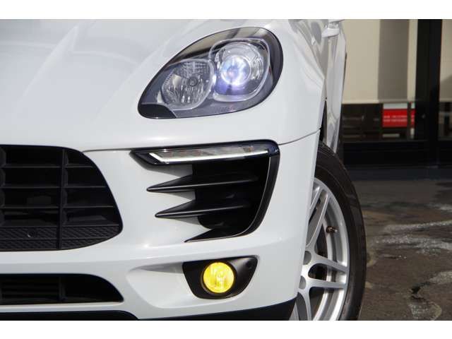 Porsche MACAN 2018-03 2520-17