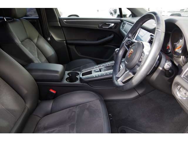 Porsche MACAN 2018-03 2520-3