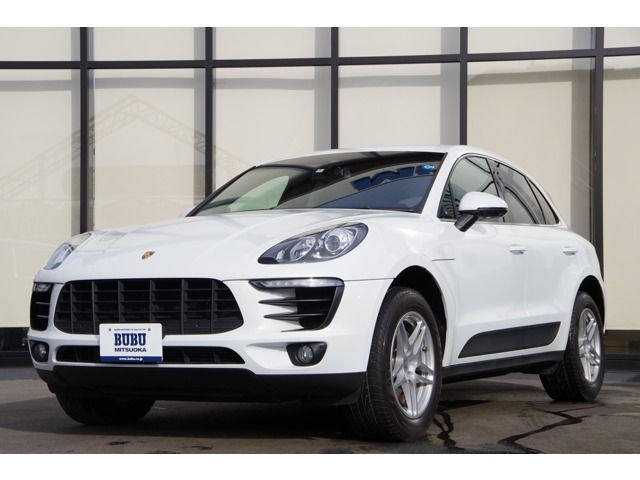 Porsche MACAN 2018-03 2520-0