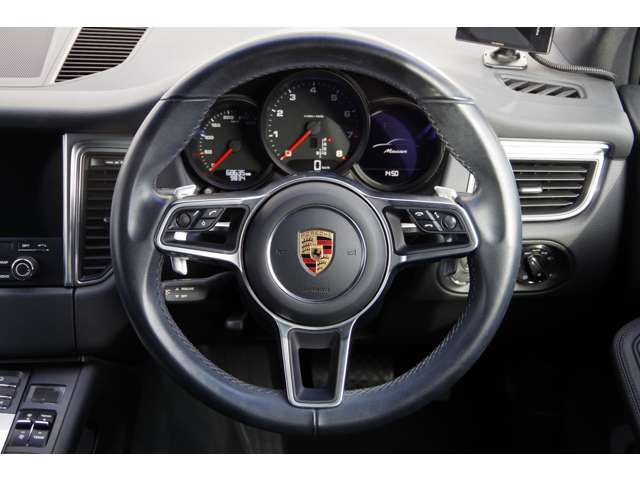 Porsche MACAN 2018-03 2520-9