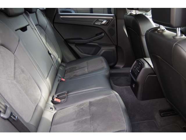 Porsche MACAN 2018-03 2520-5