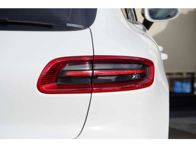 Porsche MACAN 2018-03 2520-18