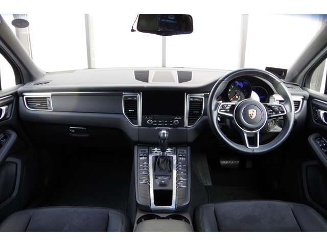 Porsche MACAN 2018-03 2520-4