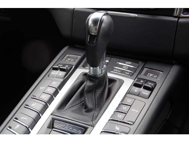 Porsche MACAN 2018-03 2520-13