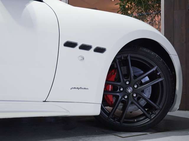 Maserati GRANTURISMO 2015-12 13966-7