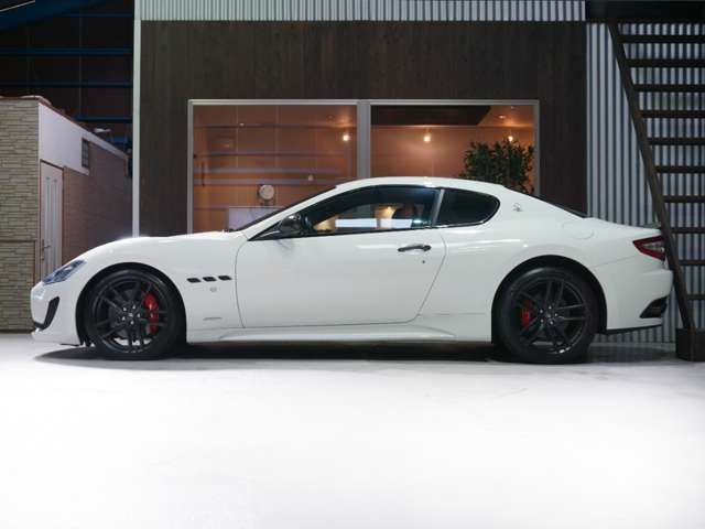 Maserati GRANTURISMO 2015-12 13966-1