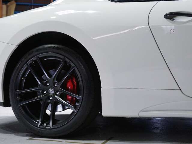Maserati GRANTURISMO 2015-12 13966-8