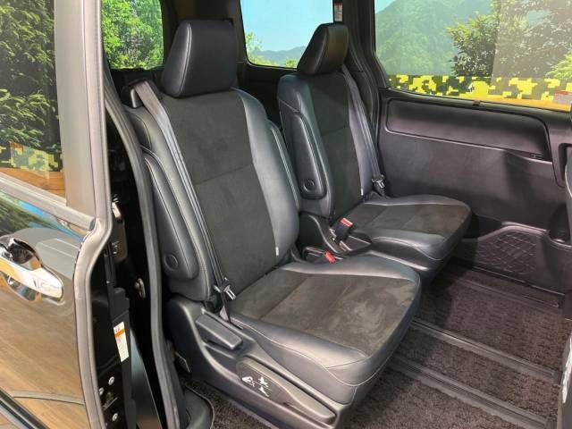 Toyota NOAH HYBRID 2017-02 9766-9