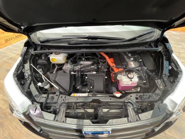 Toyota NOAH HYBRID 2017-02 9766-18