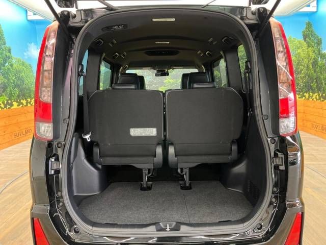 Toyota NOAH HYBRID 2017-02 9766-10