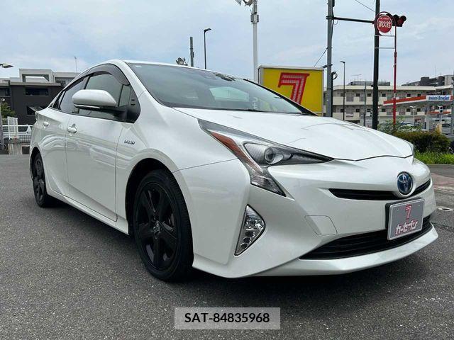 Toyota PRIUS 2018-03 330572-3
