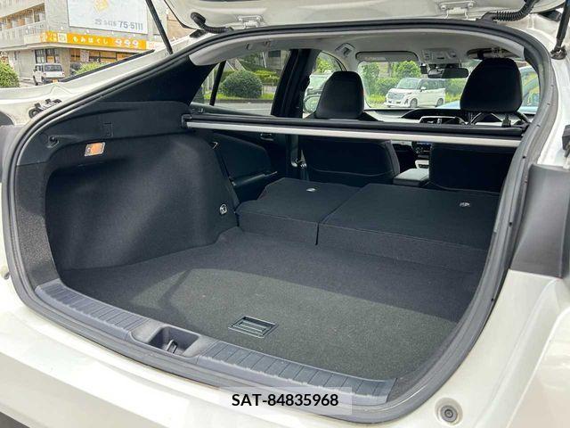Toyota PRIUS 2018-03 330572-17