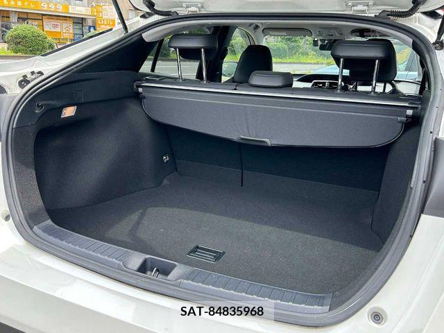 Toyota PRIUS 2018-03 330572-16