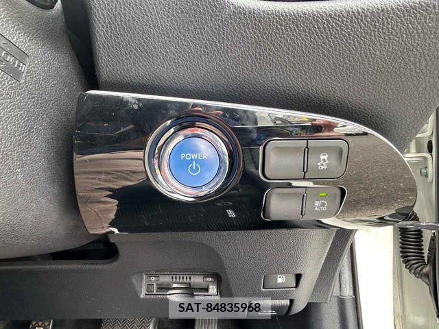 Toyota PRIUS 2018-03 330572-26