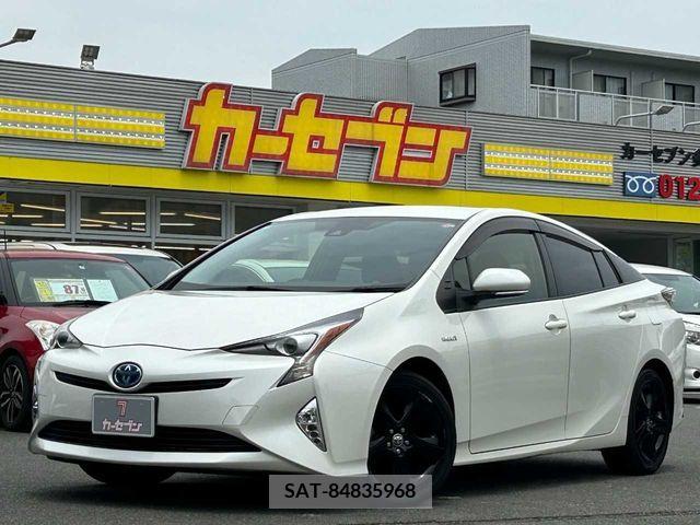 Toyota PRIUS 2018-03 330572-0
