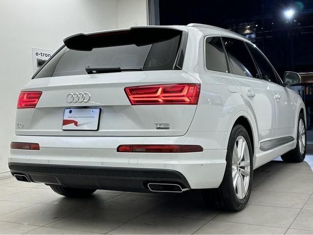 Audi Q7 2018-10 29207-1