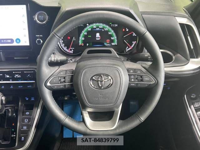 Toyota VOXY 2023-05 379722-12