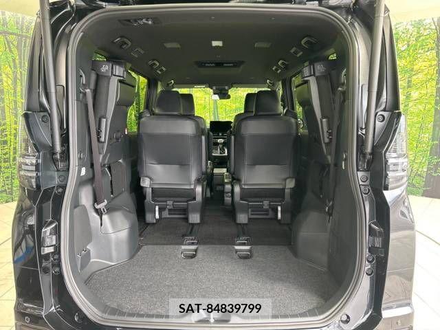 Toyota VOXY 2023-05 379722-11