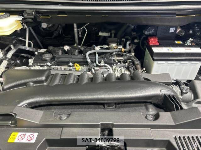 Toyota VOXY 2023-05 379722-19