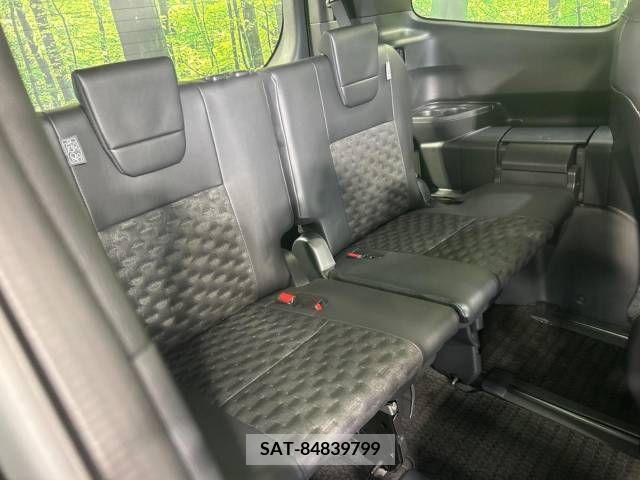 Toyota VOXY 2023-05 379722-10