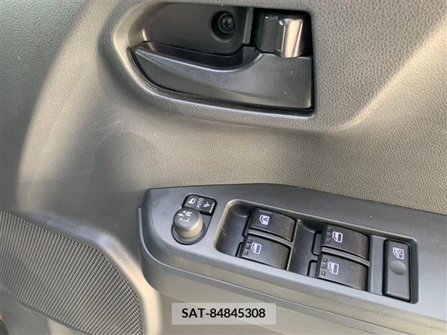 Toyota Pixis Mega 2022-02 298204-26