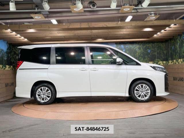 Toyota NOAH 2022-02 341997-18