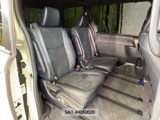 Toyota VOXY 2021-10 348020-9