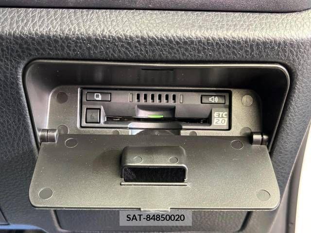 Toyota VOXY 2021-10 348020-7