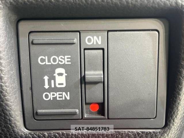 Honda N BOX 2018-05 278712-4