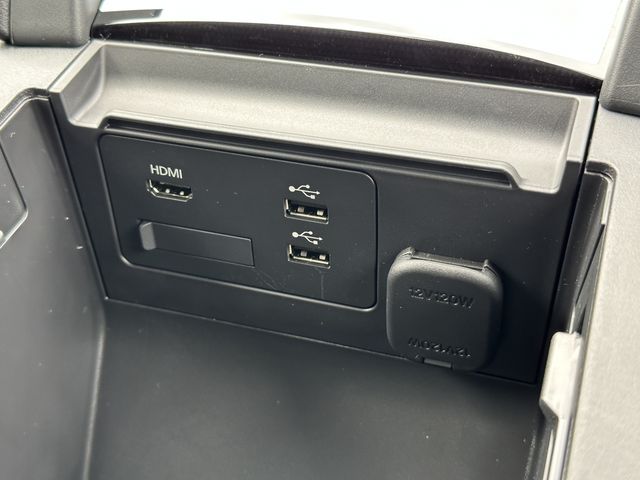 Mazda MAZDA3 2023-01 7138-9