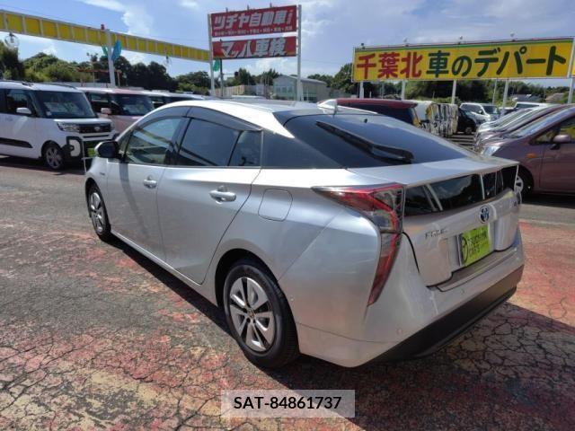 Toyota PRIUS 2018-07 393417-11