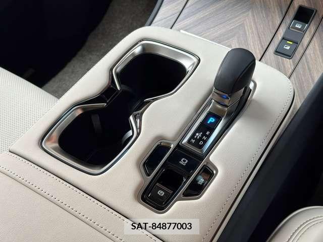 Lexus LM 2024-03 334468-17