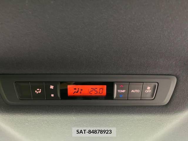 Toyota VOXY 2021-01 289022-6