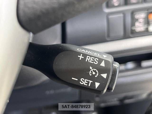 Toyota VOXY 2021-01 289022-5
