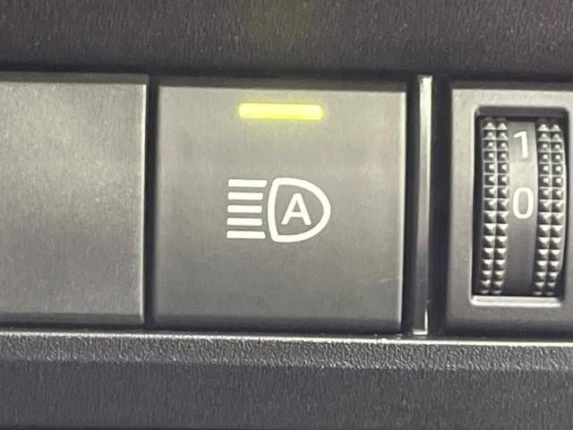 Toyota NOAH 2023-06 190008-7
