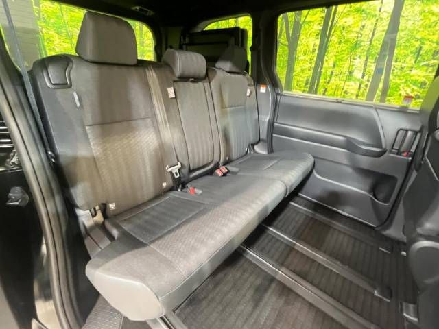 Toyota NOAH 2023-06 190008-9