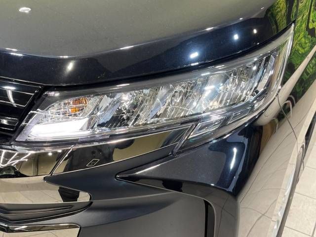 Toyota NOAH 2023-06 190008-12