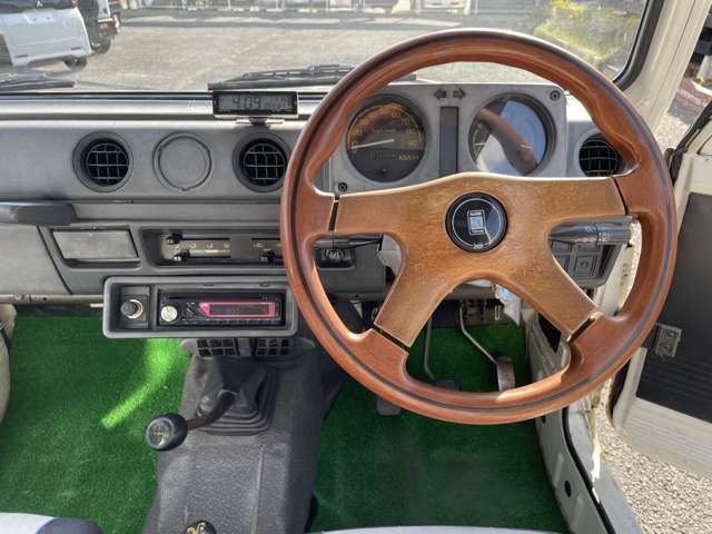 Suzuki JIMNY 1986-01 4445-10