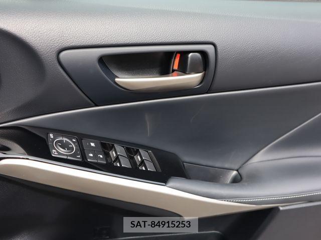 Lexus IS 2018-09 300093-19