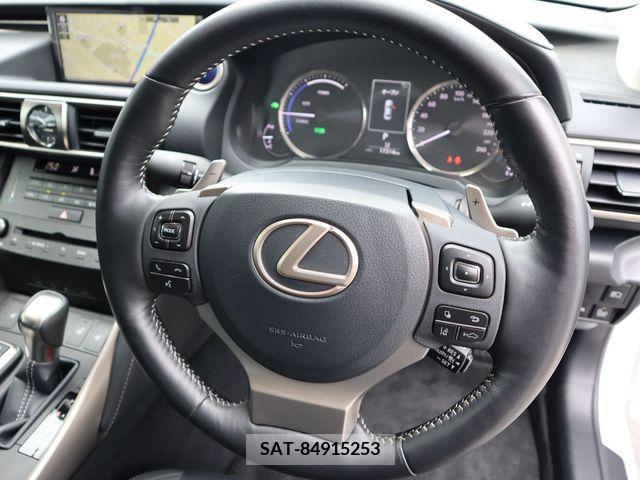 Lexus IS 2018-09 300093-12