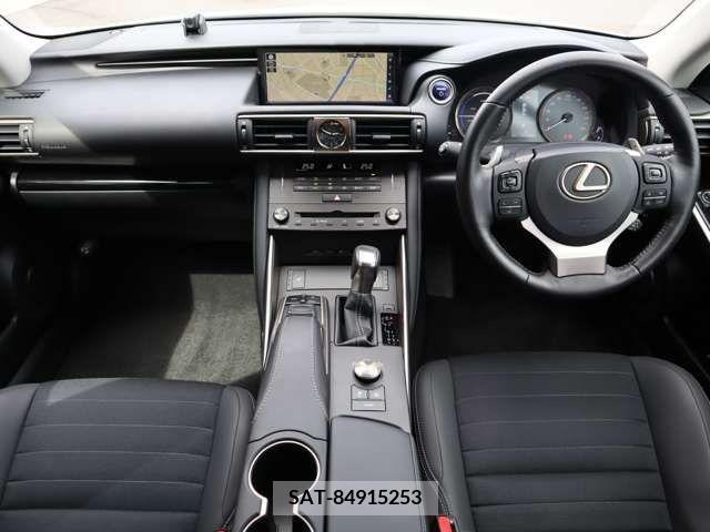 Lexus IS 2018-09 300093-7