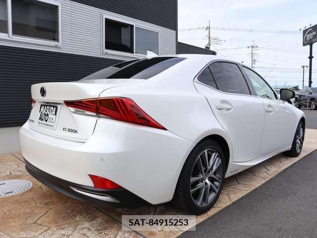 Lexus IS 2018-09 300093-6