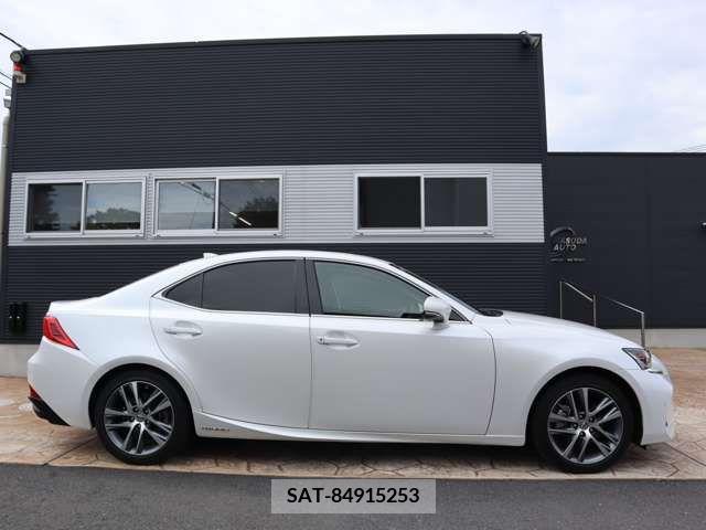 Lexus IS 2018-09 300093-3