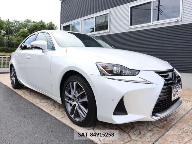 Lexus IS 2018-09 300093-2