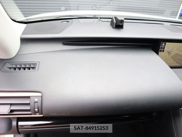 Lexus IS 2018-09 300093-23