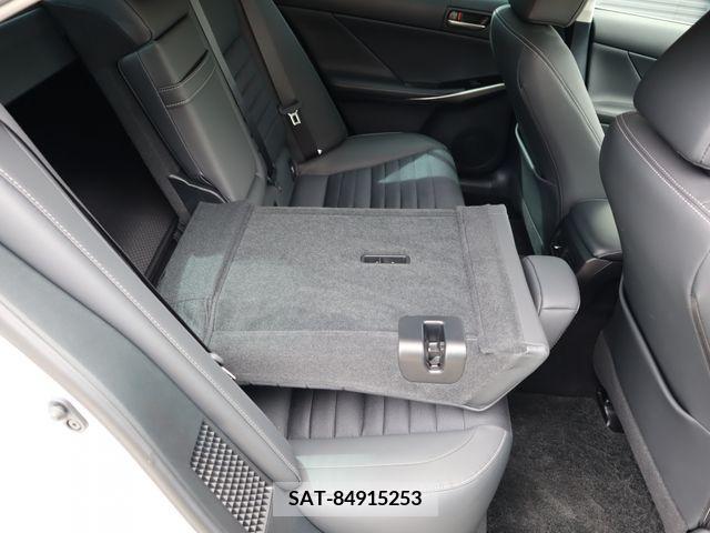 Lexus IS 2018-09 300093-22