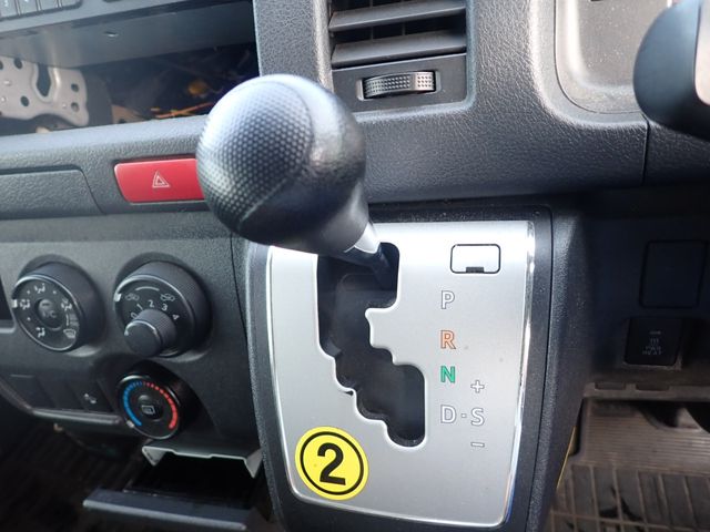 Toyota HIACE VAN 2018-04 2566-14