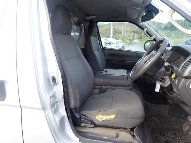 Toyota HIACE VAN 2018-04 2566-1