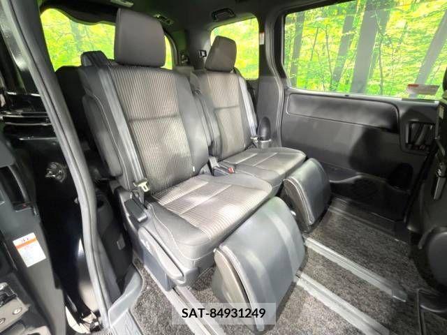 Toyota VOXY 2017-12 289049-9