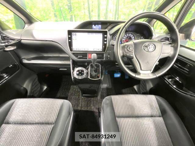 Toyota VOXY 2017-12 289049-1